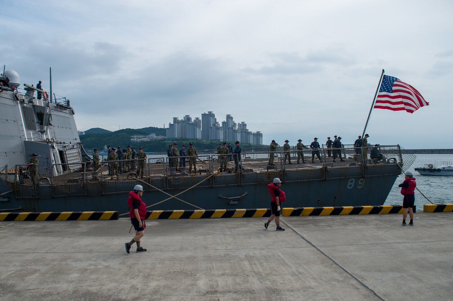 BUSAN, Republic of Korea (Aug. 12, 2018) The Arleigh Burke-class guided-missile destroyer USS Mustin (DDG 89) arrives at Republic of Korea Navy's Busan Navy Base for a port visit to avoid a storm in the region. Mustin is in the U.S. 7th Fleet area of responsibility supporting security and stability in the Indo-Asia-Pacific.