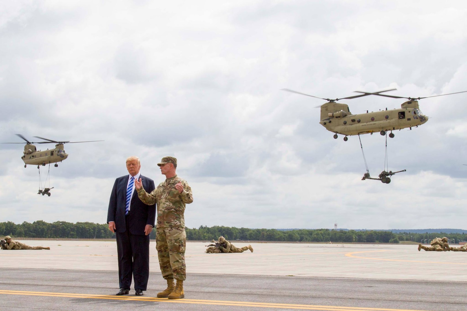 President Donald Trump watches a demonstration of the 10th Mountain Division's capabilities with Maj. Gen. Walter Piatt during a visit to Fort Drum, New York, Aug. 13, 2018.