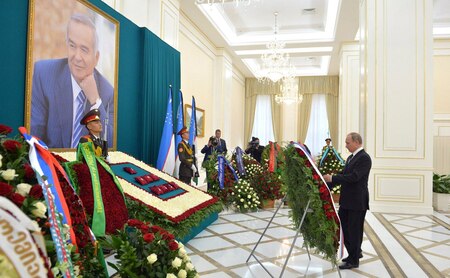 Russian President Vladimir Putin pays tribute to the memory of Islam Karimov