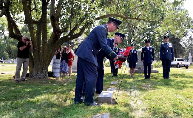 From left to right, 56 Squadron Leader David Hockley and 55th Wing Commander Col. Michael Manion place their respective country’s wreaths on the gravesite of Lt. Jarvis Offutt at Forest Lawn Cemetery in Omaha, Nebraska Aug. 13, 2018. A ceremony was held during the 2018 Offutt Air Force Base air and space show to honor Offutt who the base is named after. Offutt was the first Omaha native to die in WWI when his plane was shot down over France 100 years ago while serving in the 56 Squadron. (U.S. Air Force photo by Josh Plueger)