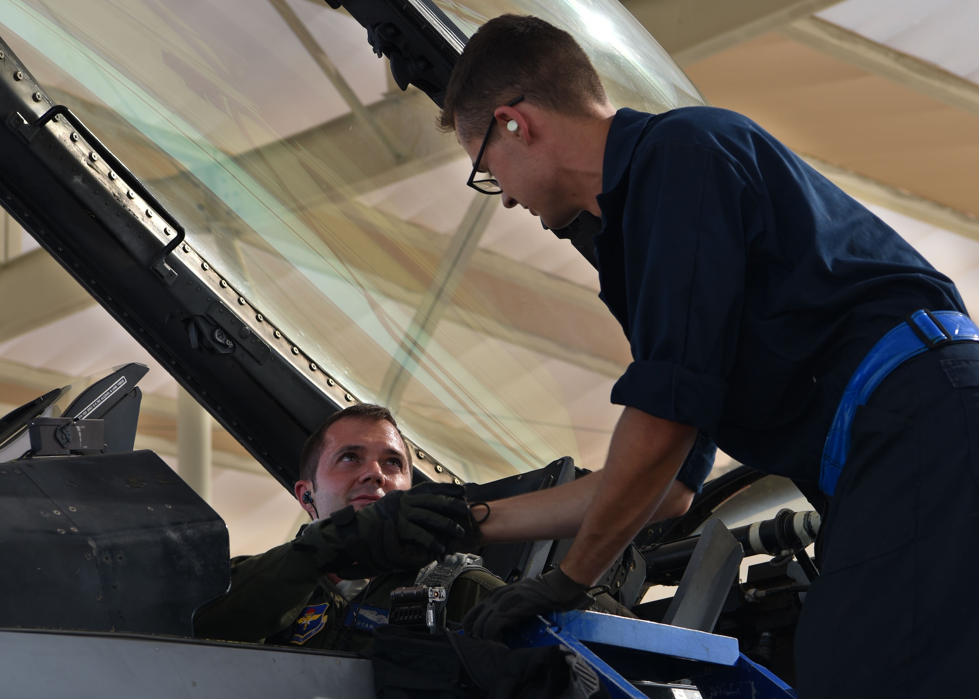 U.S. Air Force Capt. Ryan Neely, 309th Fighter Squadron B flight commander, and Airman Luke Prokop, 309th Aircraft Maintenance Unit crew chief, shake hands before takeoff, Aug. 14, 2018 at Luke Air Force Base, Ariz.