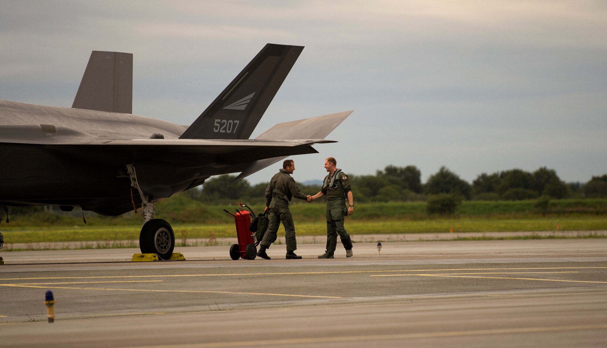 F-22s train with Royal Norwegian air force