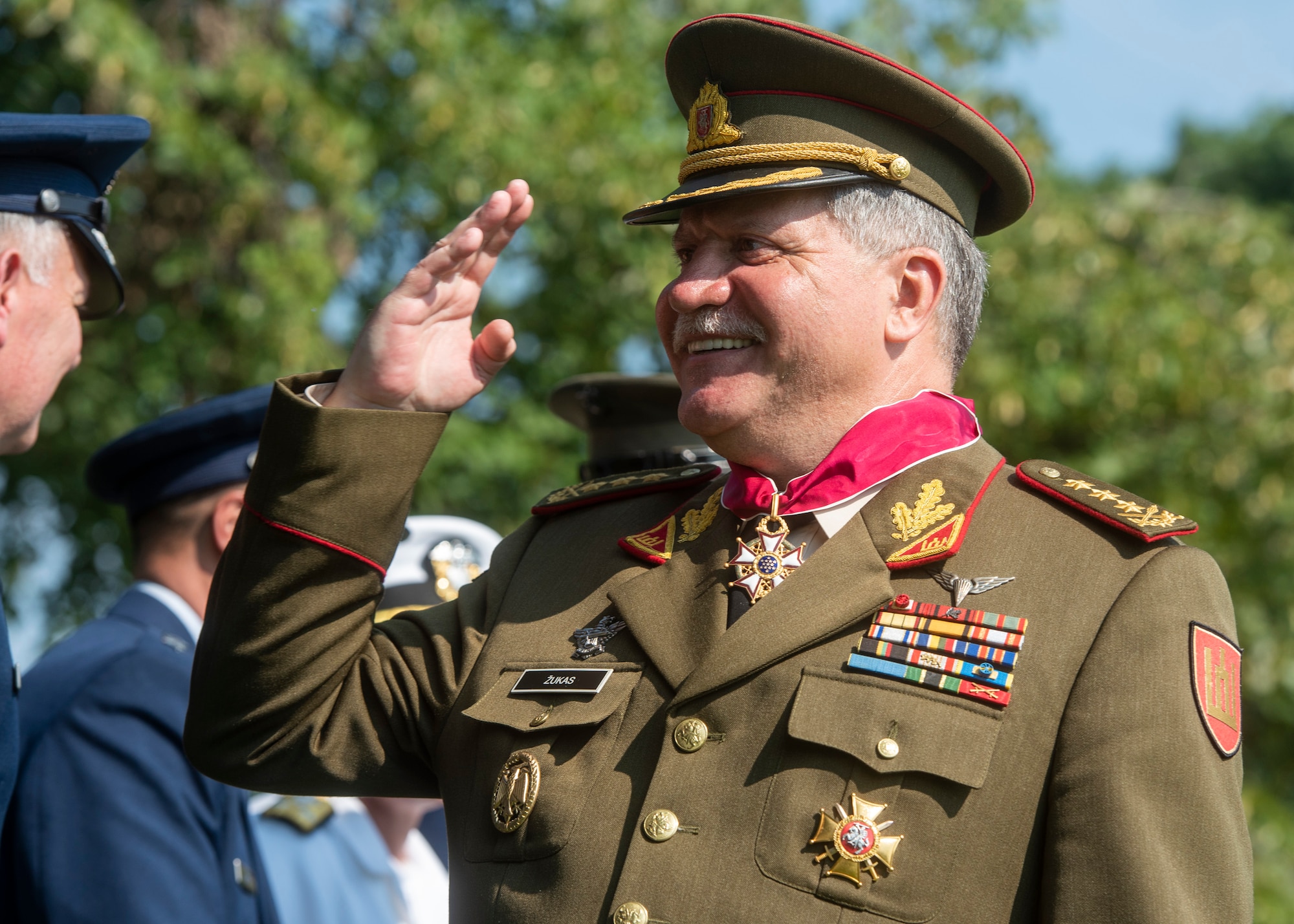 Chairman of the Joint Chiefs of Staff Gen. Joseph F. Dunford, Jr., hosts his Lithuanian counterpart Lt. Gen. Jonas Vytautas Žukas for an honors ceremony on Whipple Field at Fort Myer, in Washington D.C., Aug. 15, 2018. During the ceremony Dunfored presented Žukas with a Legion of Merit award for service to his country. (DOD Photo by Navy Petty Officer 1st Class Dominique A. Pineiro)