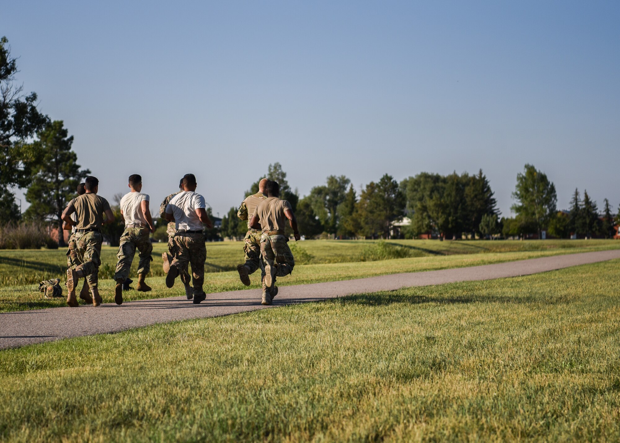 Airman from the 890th Missile Security Forces Squadron on F.E. Warren Air Force Base, Wyo. start an 880 yard run as part of the U.S. Marine Corps Combat Fitness Test Aug. 9, 2018. The test consists of three events: an 880-yard run in boots and utility uniforms, ammo can lifts and a maneuver-under-fire obstacle course. (U.S. Air Force photo by Airman 1st Class Braydon Williams)