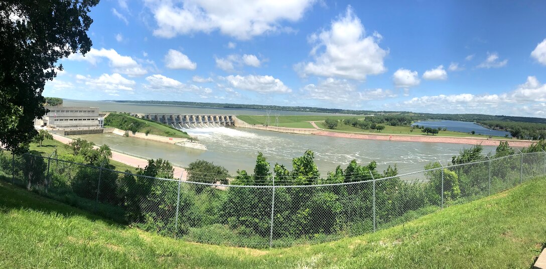 Lewis & Clark Lake and Gavins Point Dam are nestled in the golden, chalkstone-lined valley of the Missouri River growing into one of the most popular recreation spots in the Great Plains.