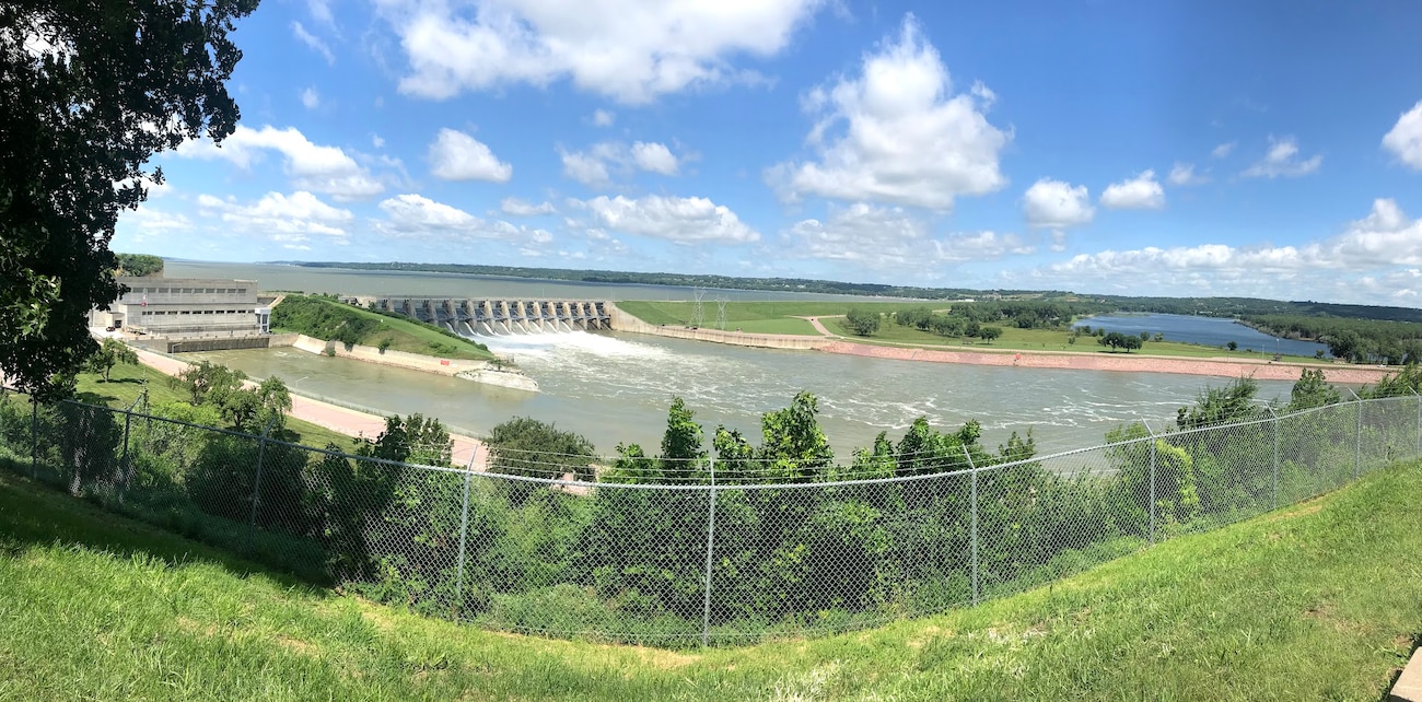 Lewis & Clark Lake and Gavins Point Dam are nestled in the golden, chalkstone-lined valley of the Missouri River growing into one of the most popular recreation spots in the Great Plains.