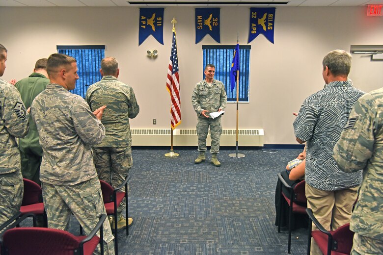 Lt. Col. Chad Manifold, commander of the 911th Communications Squadron, accepts applause during an assumption of command ceremony at the Pittsburgh International Airport Air Reserve Station, Pennsylvania, Aug. 4, 2018. During this ceremony, Manifold assumed command with the support of family, friends, fellow commanders, and new subordinates. (U.S. Air Force photo by Staff Sgt. Marjorie A. Bowlden)