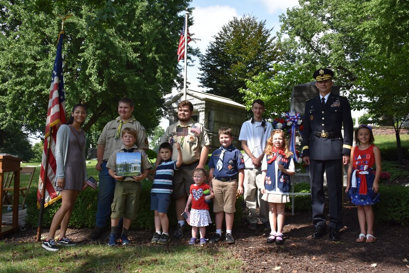Wreath laying ceremony for President Benjamin Harrison at Crown Hill Cemetery, in Indianapolis, on Aug. 18, to commemorate the Hoosier President’s 185th birthday. (US Army photo by Catherine Carroll)