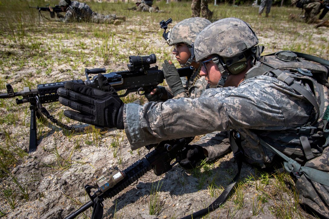 A soldier provides instructions to a machine-gunner before conducting a live-fire exercise.