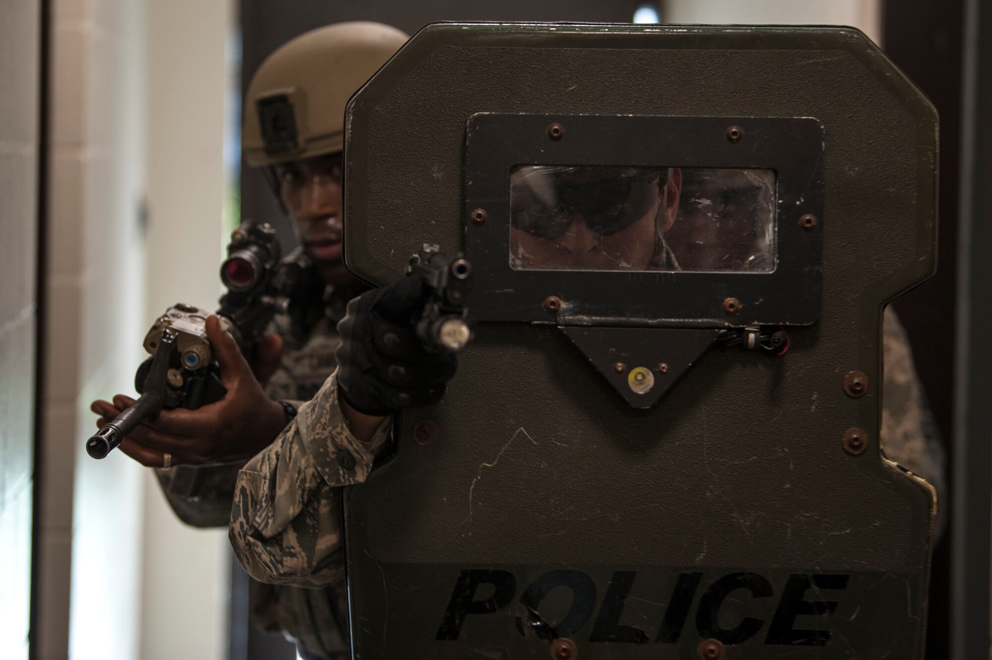 U.S. Air Force Staff Sgt. Kevin Gonzalez, an emergency services team (EST) member assigned to the 6th Security Forces Squadron (SFS), provides cover for his team during a room clearing drill inside the simulator house at MacDill Air Force Base, Fla., Aug. 23, 2018.