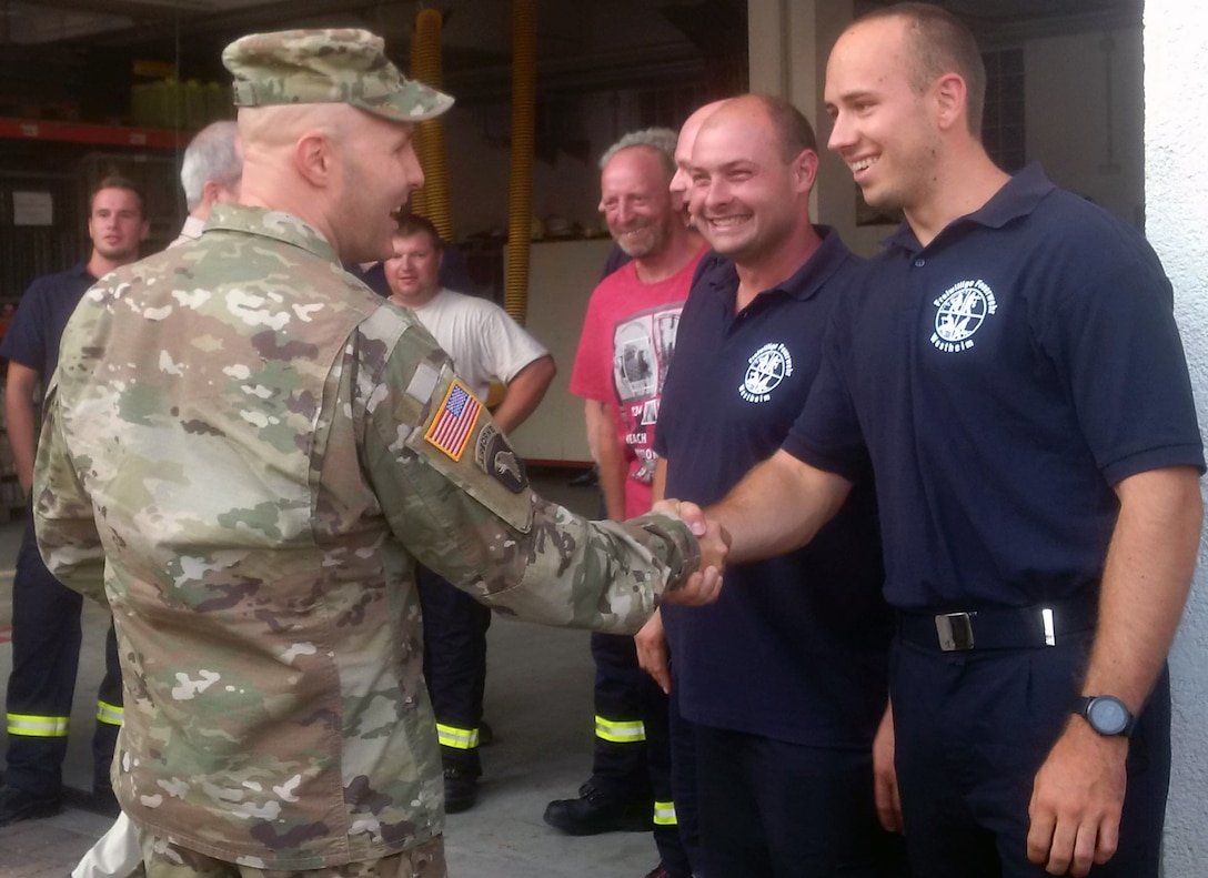 DLA Distribution Europe Commander recognizes local German firefighters