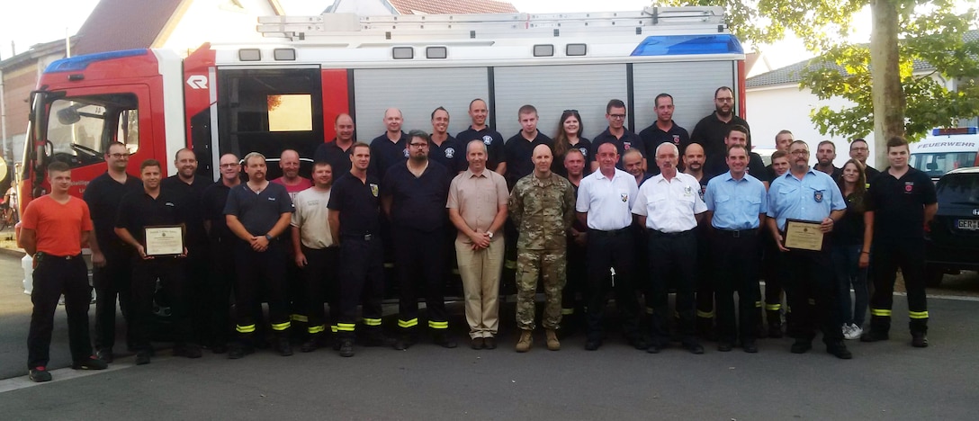 DLA Distribution Europe Commander recognizes local German firefighters
