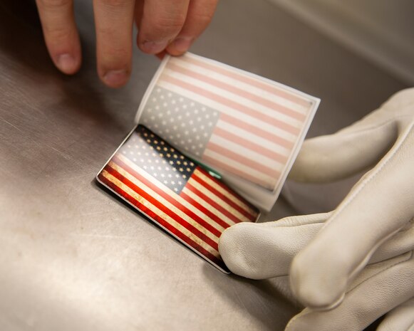 A full-color label is applied to an aluminum ID tag blank. (Photo by Robin L. Lee, PSNS & IMF photographer)