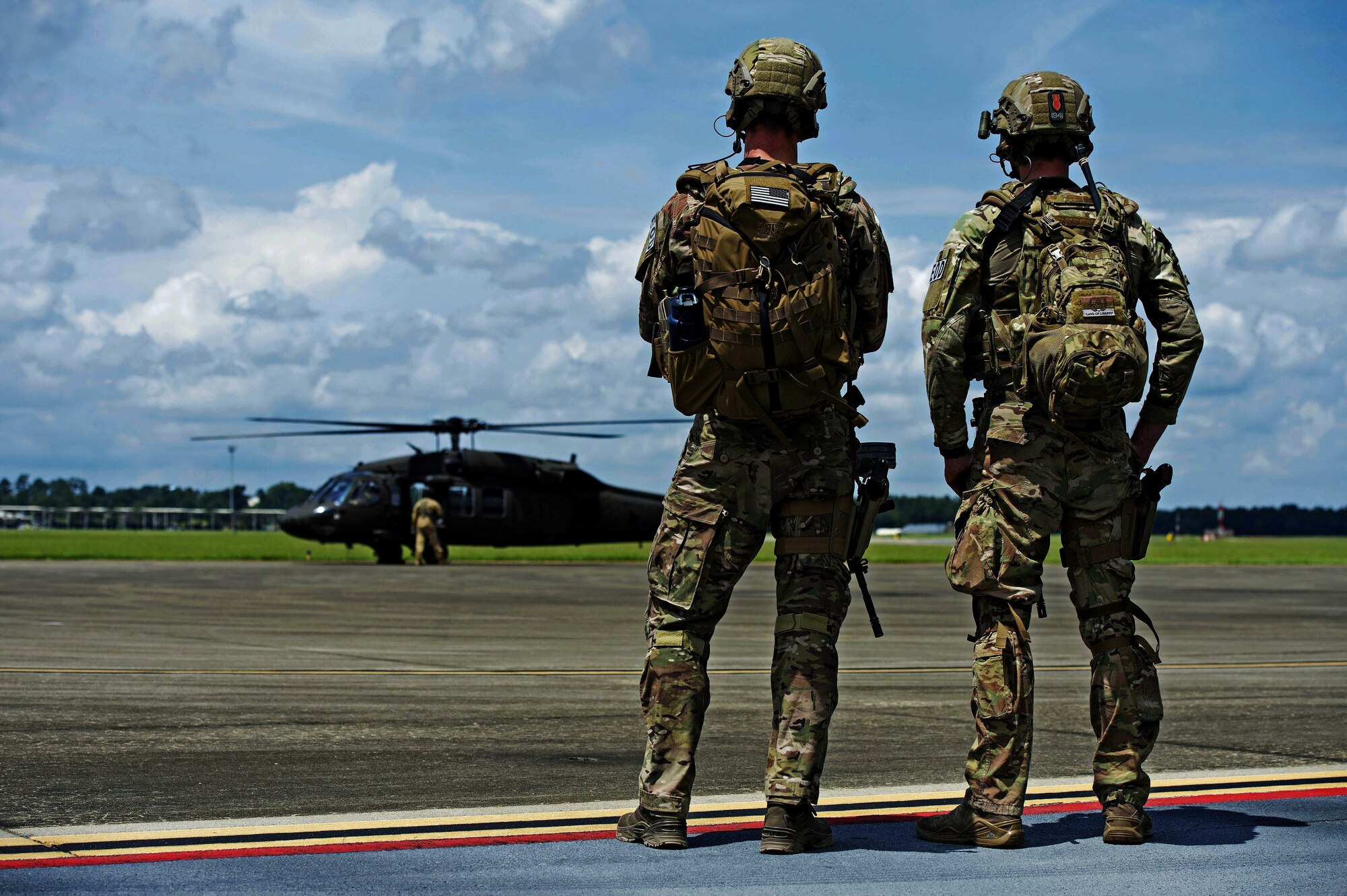 U.S. Air Force Airman 1st Class Evan Cooling, 20th Civil Engineer Squadron (CES) explosive ordnance disposal (EOD) apprentice, left, and Senior Airman, 20th CES EOD journeyman, right, prepare to board a McEntire Joint National Guard Base UH-60 Black Hawk helicopter at Shaw Air Force Base, S.C., Aug. 20, 2018.