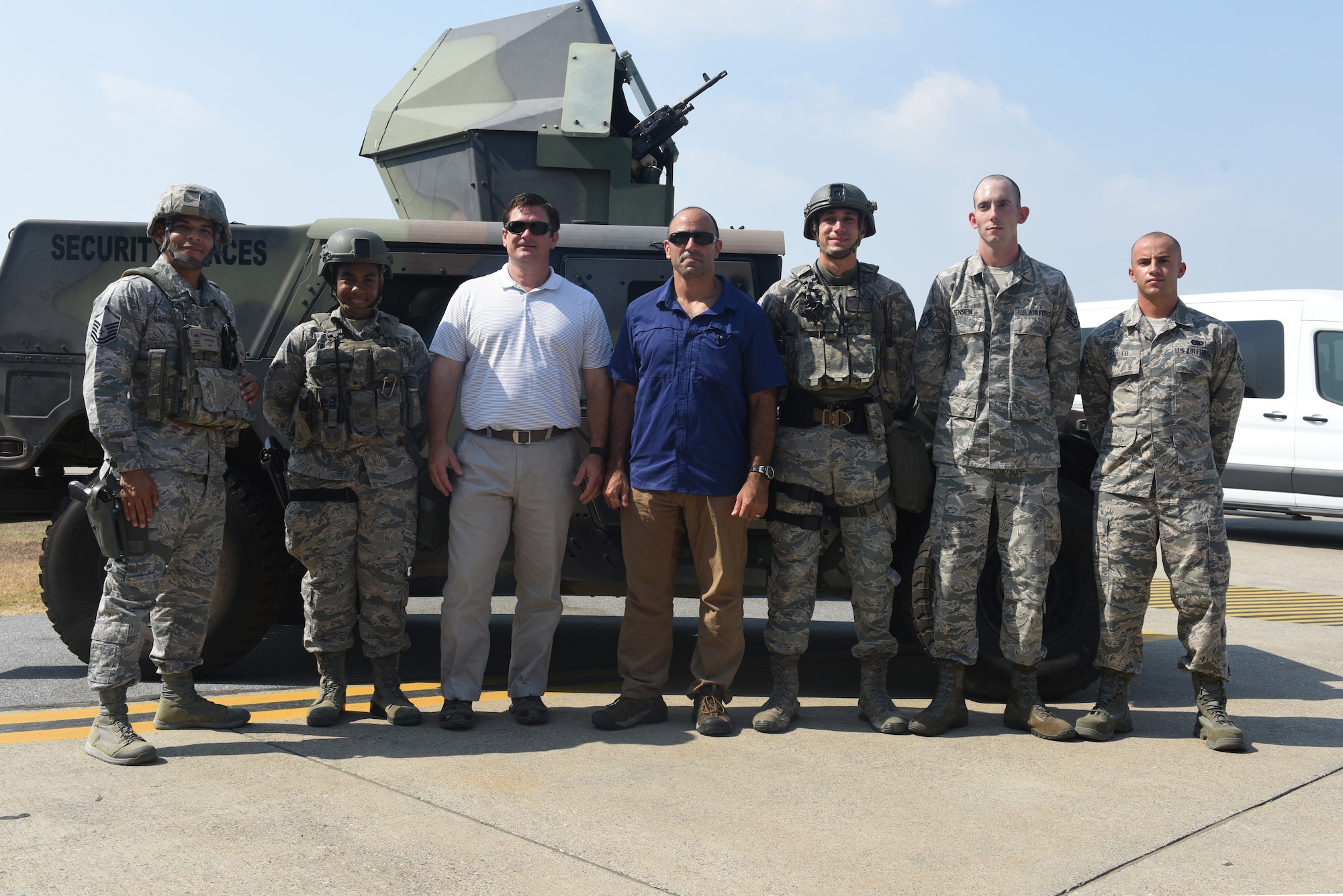 U.S. House Representatives pose with U.S. Airmen from Incirlik Air Base.