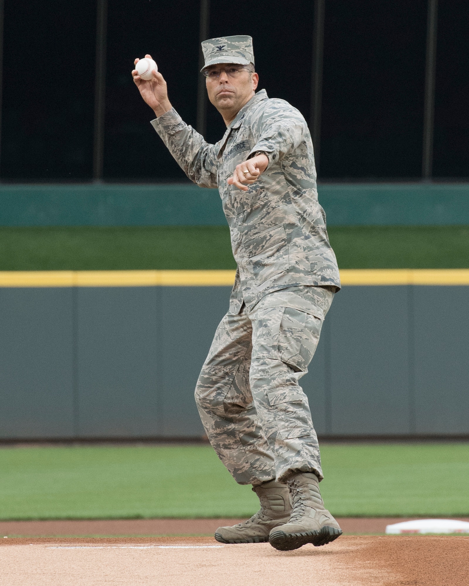 Cincinnati Reds host military appreciation night