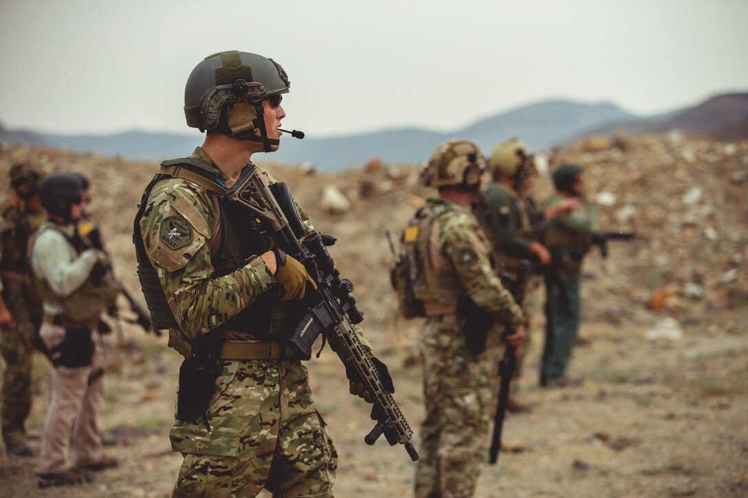 A police officer with the Carson City Special Weapons and Tactics (SWAT) team waits to start a maneuver and fire drill at a training area in Hawthorne, Nev., Aug 2, 2018. The purpose of this training was for Marine Corps Forces Special Operations Command Marines and Carson City SWAT to exchange knowledge and tactics to improve not only the Marines’ war fighting lethality, but also for the SWAT team to improve their tactics for specialized domestic incidents. (U.S. Marine Corps photo by Lance Cpl. William Chockey)