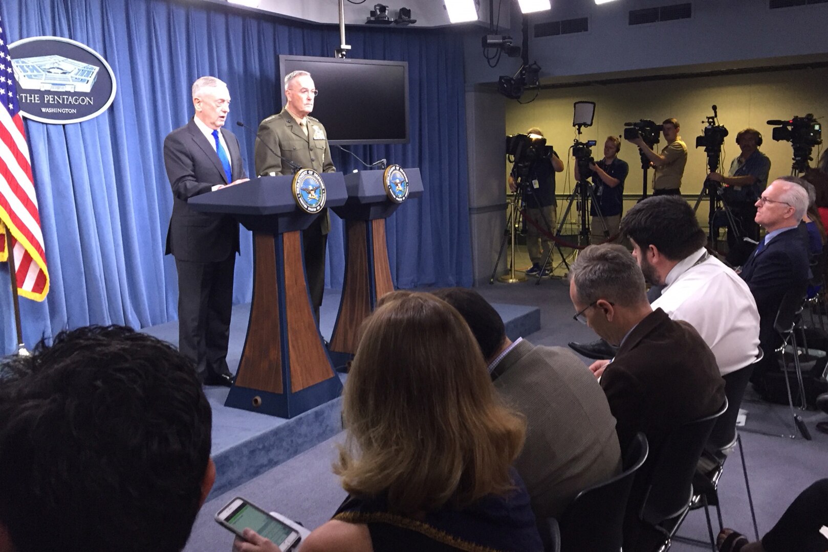 Defense Secretary James N. Mattis and Marine Corps Gen. Joe Dunford, chairman of the Joint Chiefs of Staff, brief reporters on U.S. military strategy and current operations, Aug. 28, 2018.