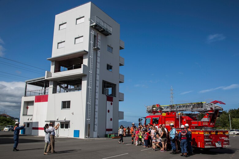 Stop, drop, roll: MCAS Iwakuni residents participate in disaster preparedness workshop