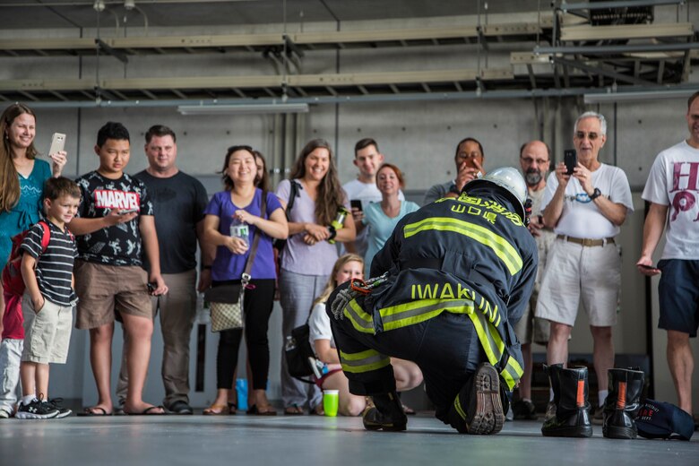 Stop, drop, roll: MCAS Iwakuni residents participate in disaster preparedness workshop