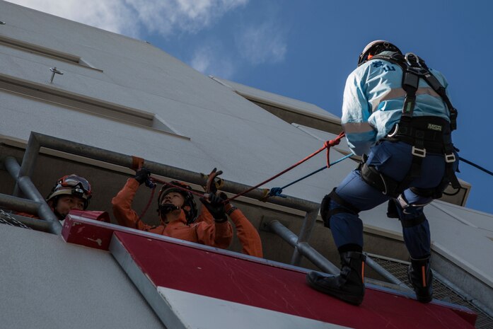 Stop, drop, roll: MCAS Iwakuni residents participate in disaster preparedness workshop