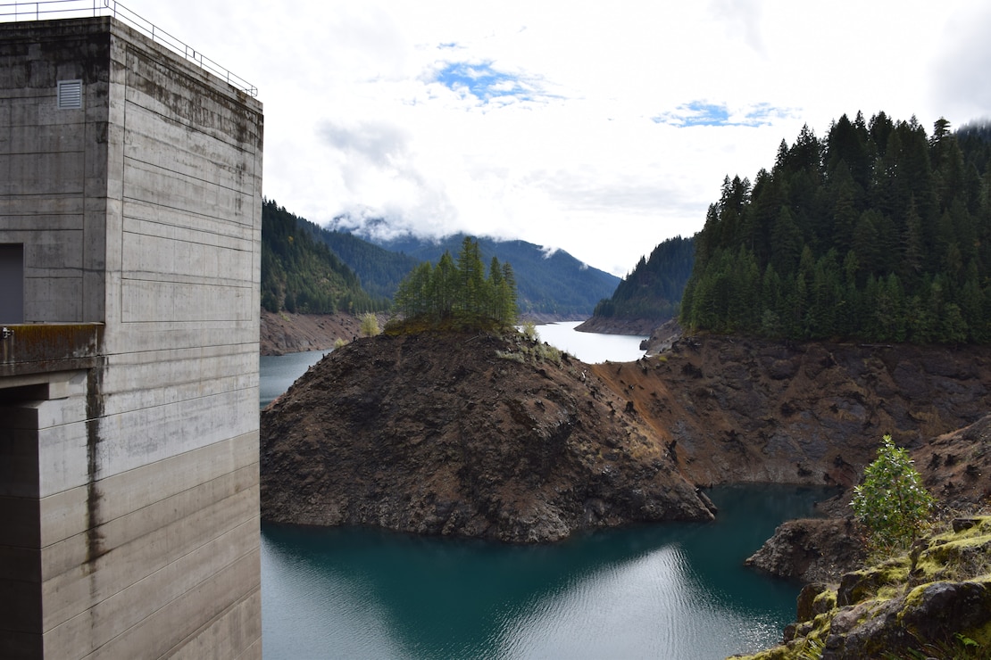 The U.S. Army Corps of Engineers built a temperature control tower (left) in 2005 at Cougar Dam, in Oregon’s Willamette Valley, which necessitated a drawdown of the reservoir. Corps plans to create downstream fish passage at the dam could affect reservoir levels during construction and installation. However, the Corps’ goal is to minimize impacts to stakeholders throughout the region.