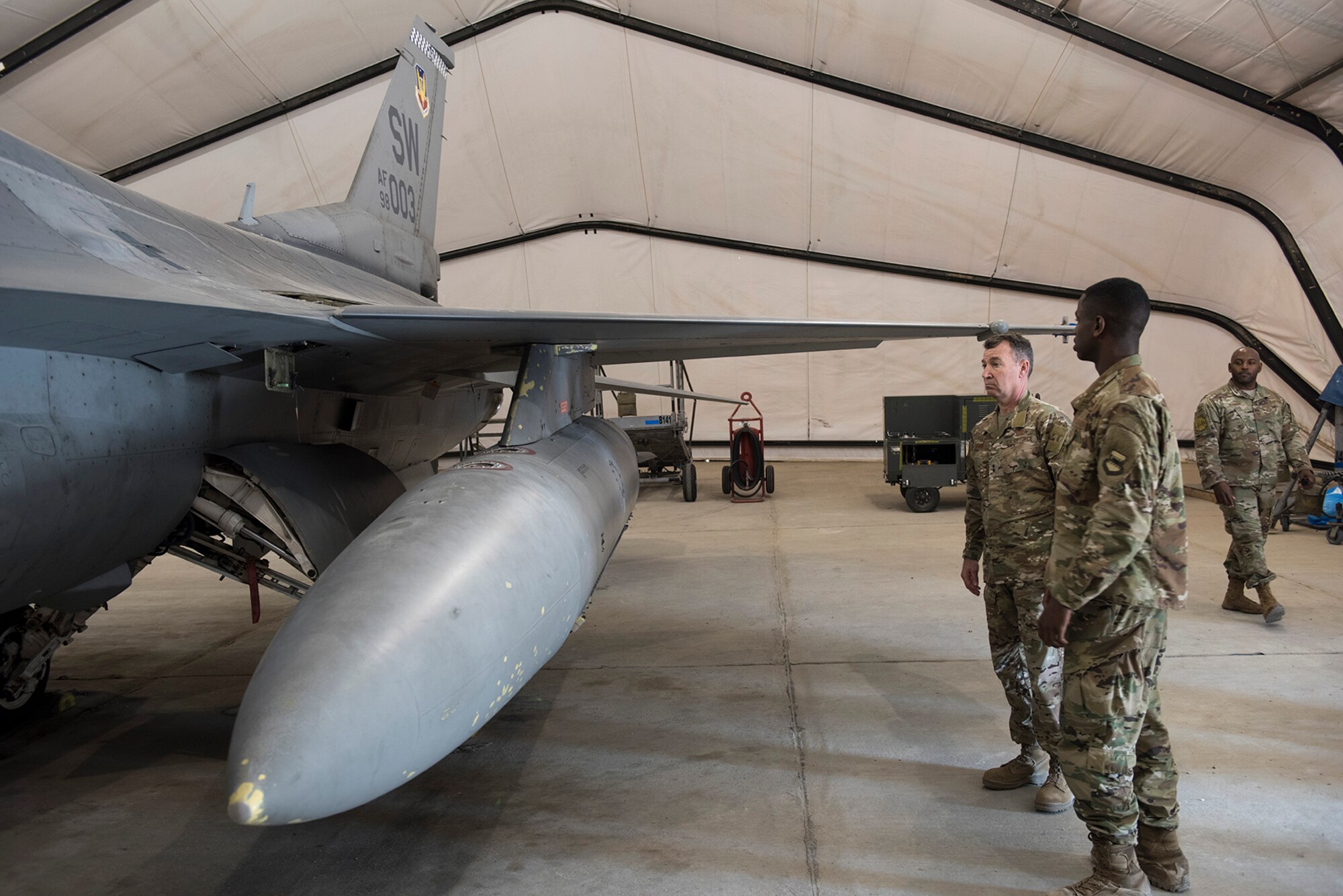 General Franks thanks Airmen for their work