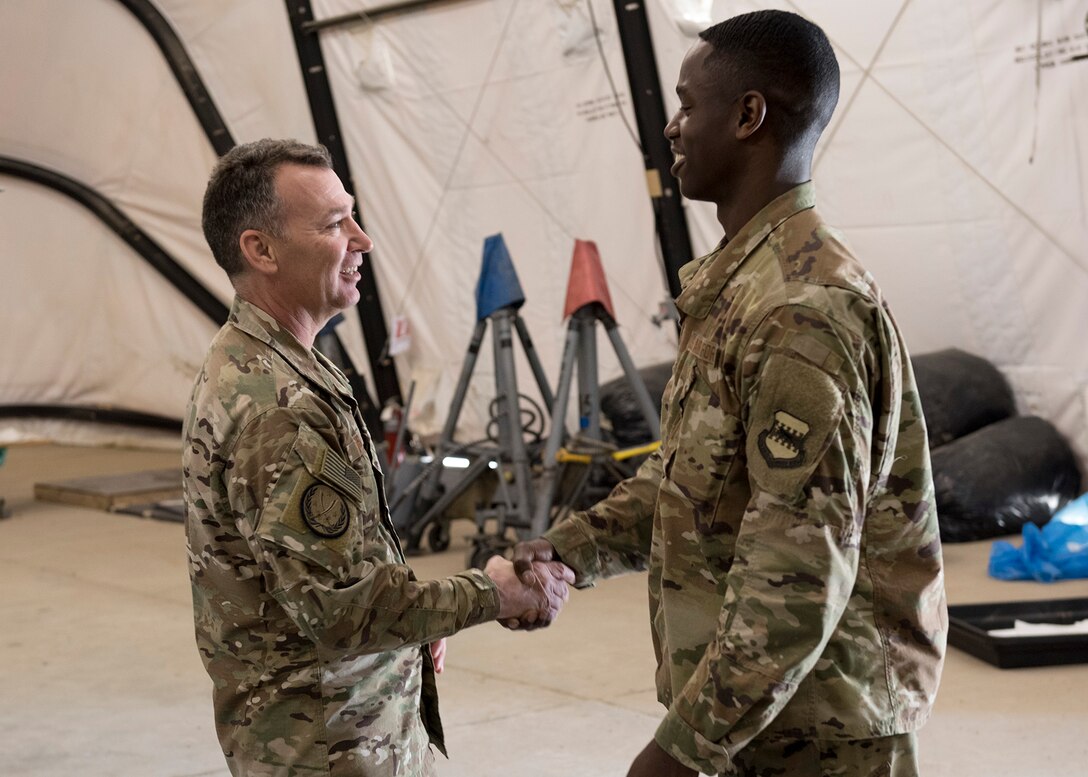 General Franks thanks Airmen for their work