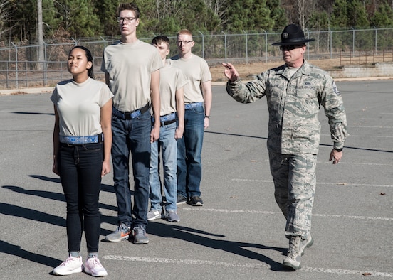 Master Sgt. Robert Elliot, 433rd Training Squadron Military Training Instructors and recruiter, trains new Air Force recruits on the proper techniques for facing movements at Little Rock Air Force Base, AR, Dec. 1, 2018.