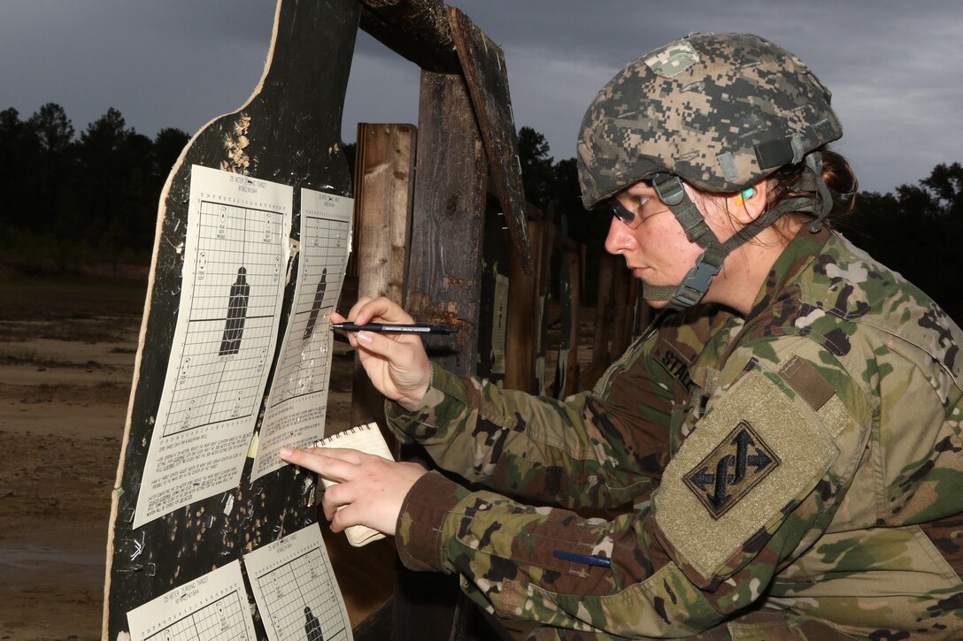 461st Human Resources Company rifle qualification