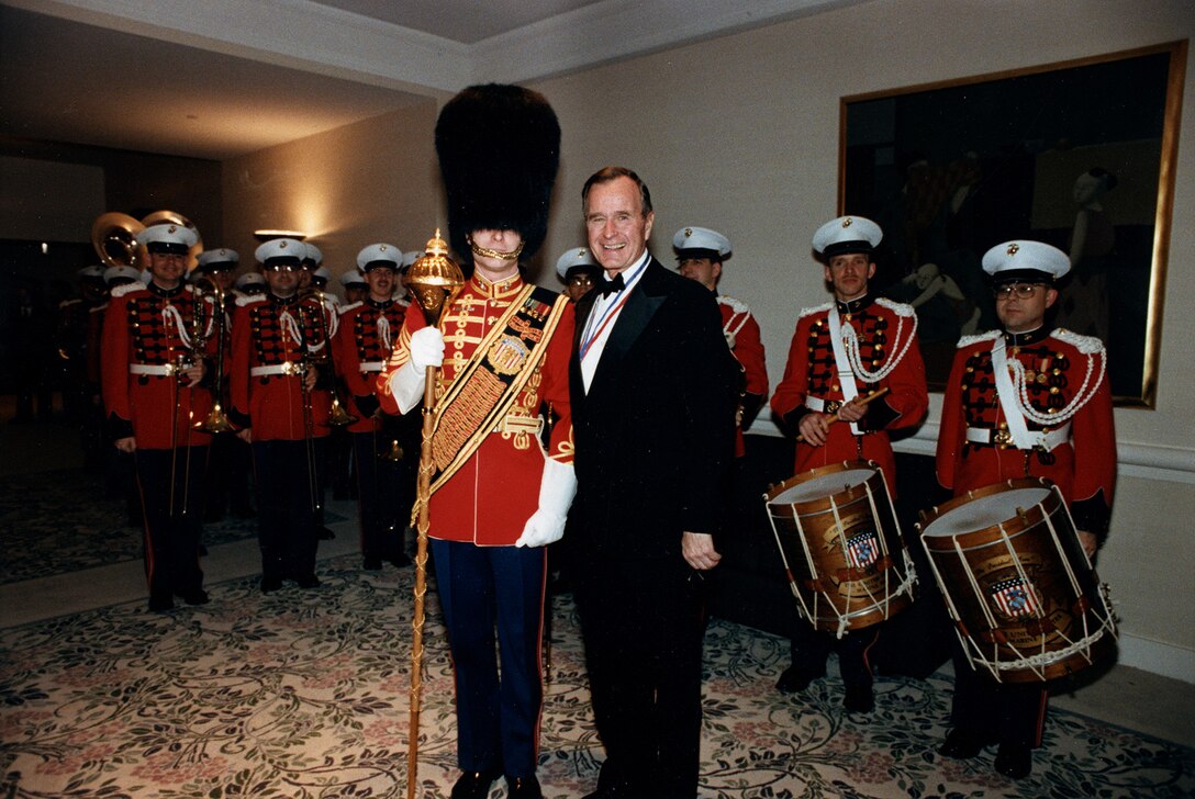 President George H.W. Bush poses with Marine Band Drum Major MSgt Gary Peterson at the annual Alfalfa Club Dinner on Jan. 31, 1987.