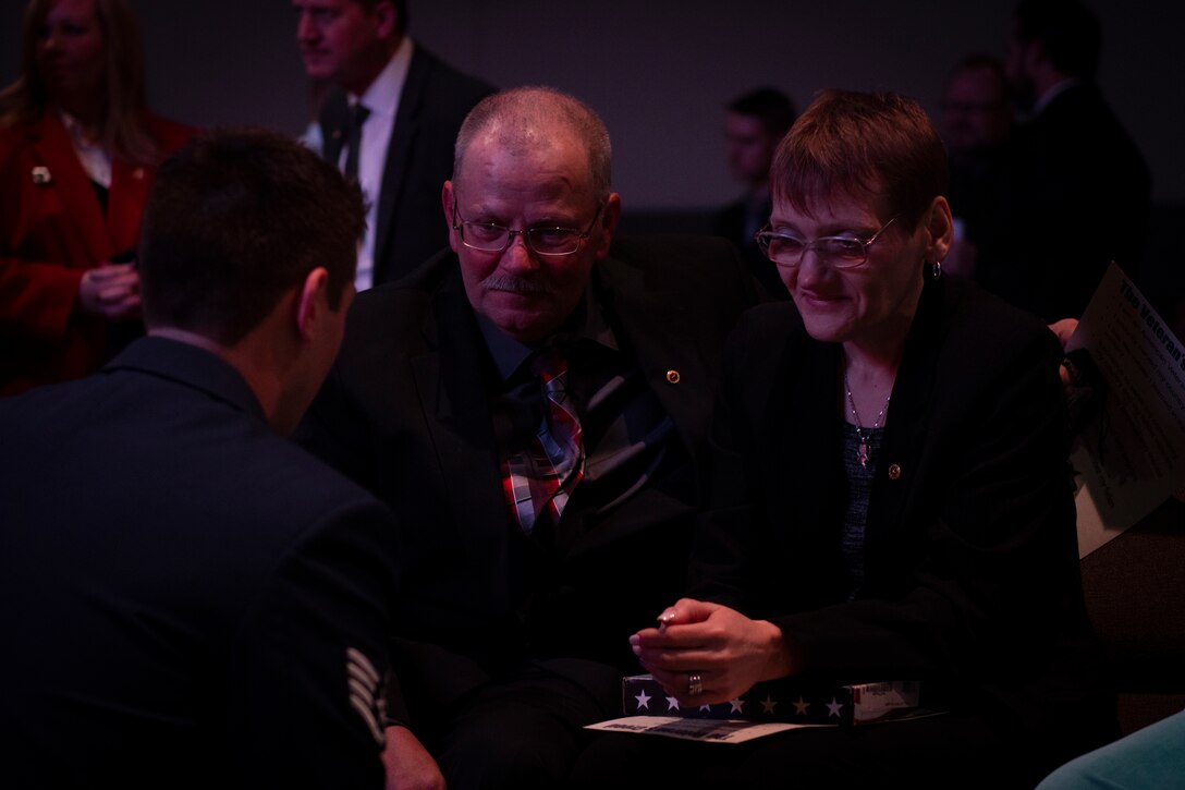 A Special Tactics combat controller with the 24th Special Operations Wing speaks with the parents of U.S. Air Force Staff Sgt. Dylan Elchin during a memorial service in Moon Township, Pennsylvania, Dec. 6, 2018.