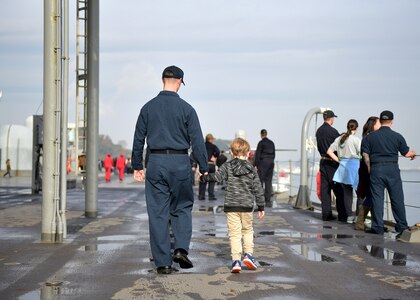 Blue Ridge/C7F Team Hosts Friends, Family for Cruise