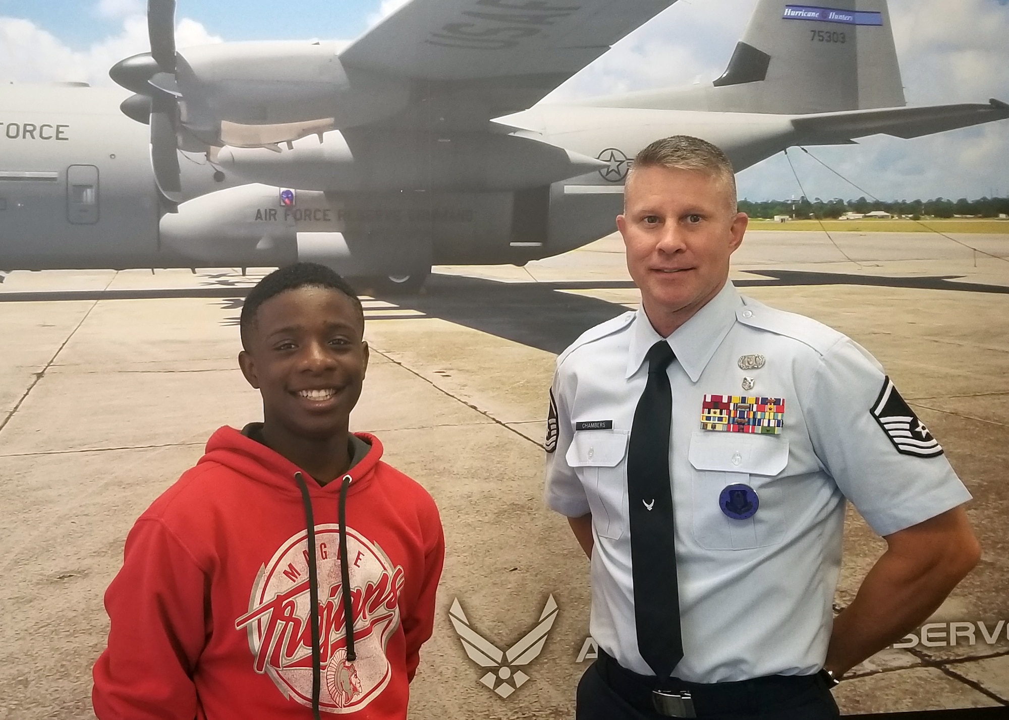 Master Sgt. Young D. Chambers is one of two new 403rd Wing recruiters at Keesler Air Force Base, Miss. He is replacing Tech. Sgt. David E. Rau, who retires in February 2019, in the Hattiesburg, Miss., office. He is standing beside one of his recruits, Jarvis Jackson who will be part of the 403rd Security Forces Squadon. (U.S. Air Force photo/Senior Master Sgt. Dominique Hogan)