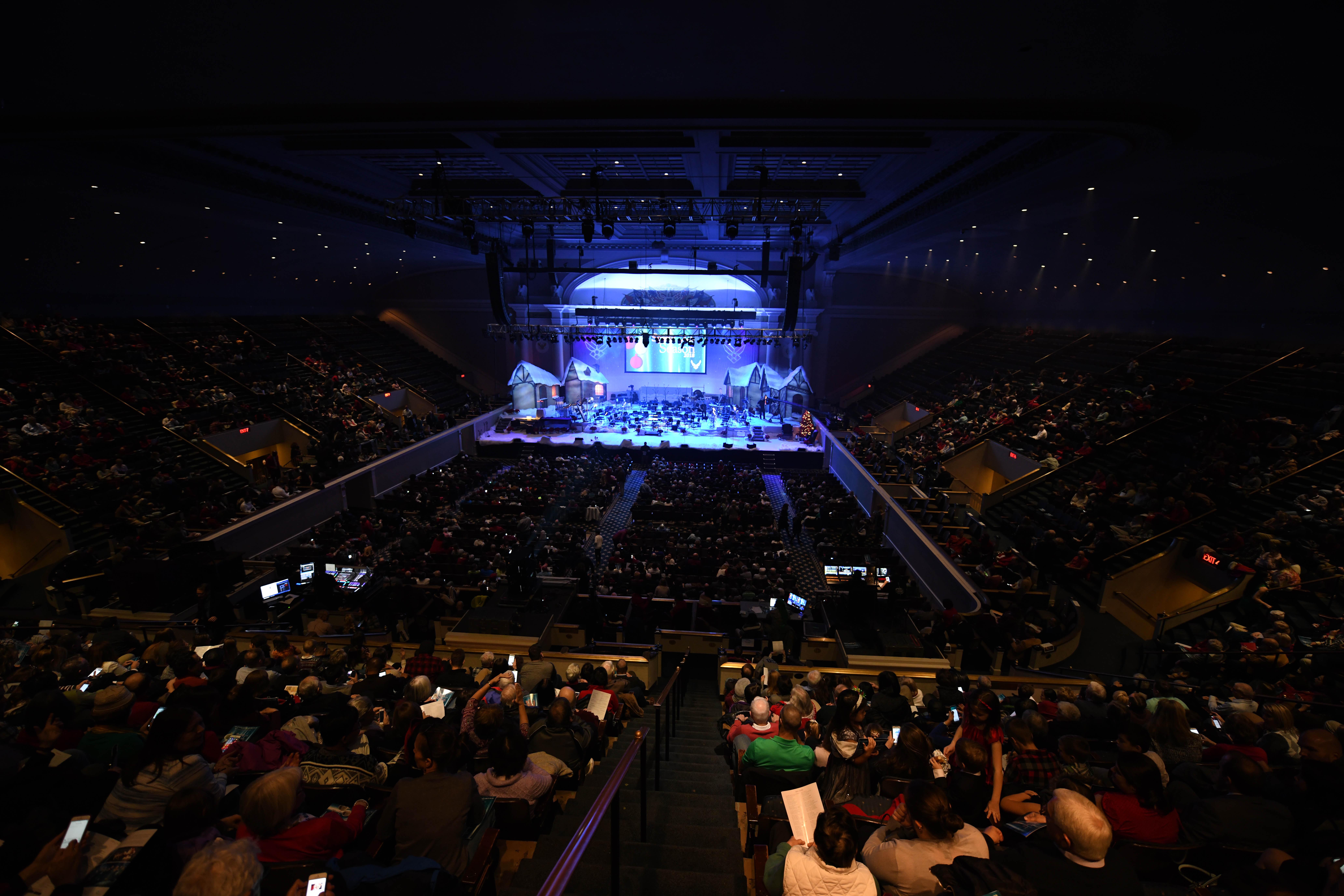 U.S. Air Force Band performs holiday concert