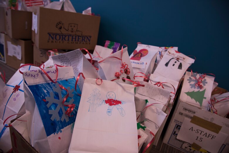 Gunfighter spouses bag cookies for Airmen living in the dorms during the holiday season December 10, 2018, at Mountain Home Air Force Base, Idaho. The cookies give Airmen a taste of home away from home. (U.S. Air Force photo by Airman Nicholas Swift)