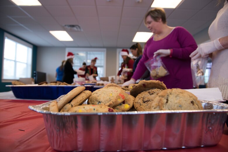 Gunfighter spouses bag cookies for Airmen living in the dorms during the holiday season December 10, 2018, at Mountain Home Air Force Base, Idaho. The cookies give Airmen a taste of home away from home. (U.S. Air Force photo by Airman Nicholas Swift)