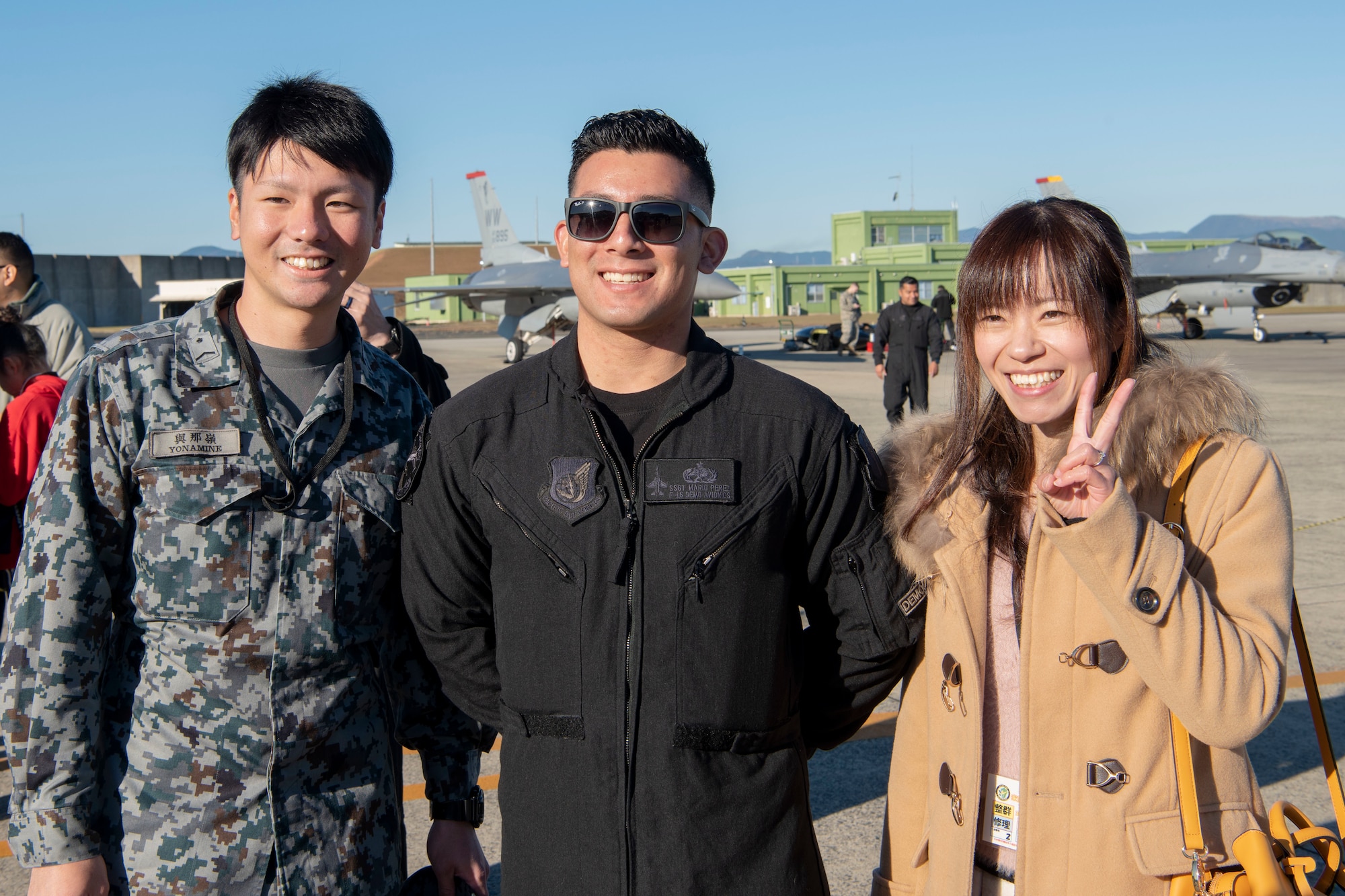 Fan excitement to meet the PACAF demo team members