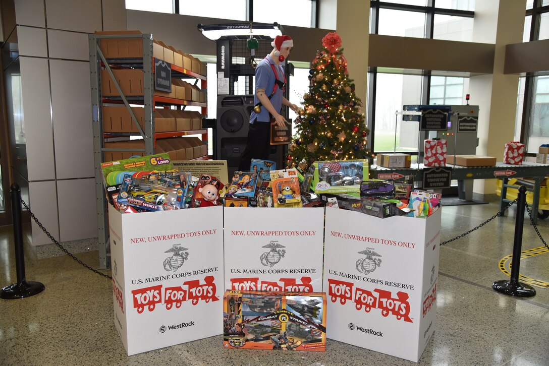 DLA Distribution participates in annual Toys for Tots campaign