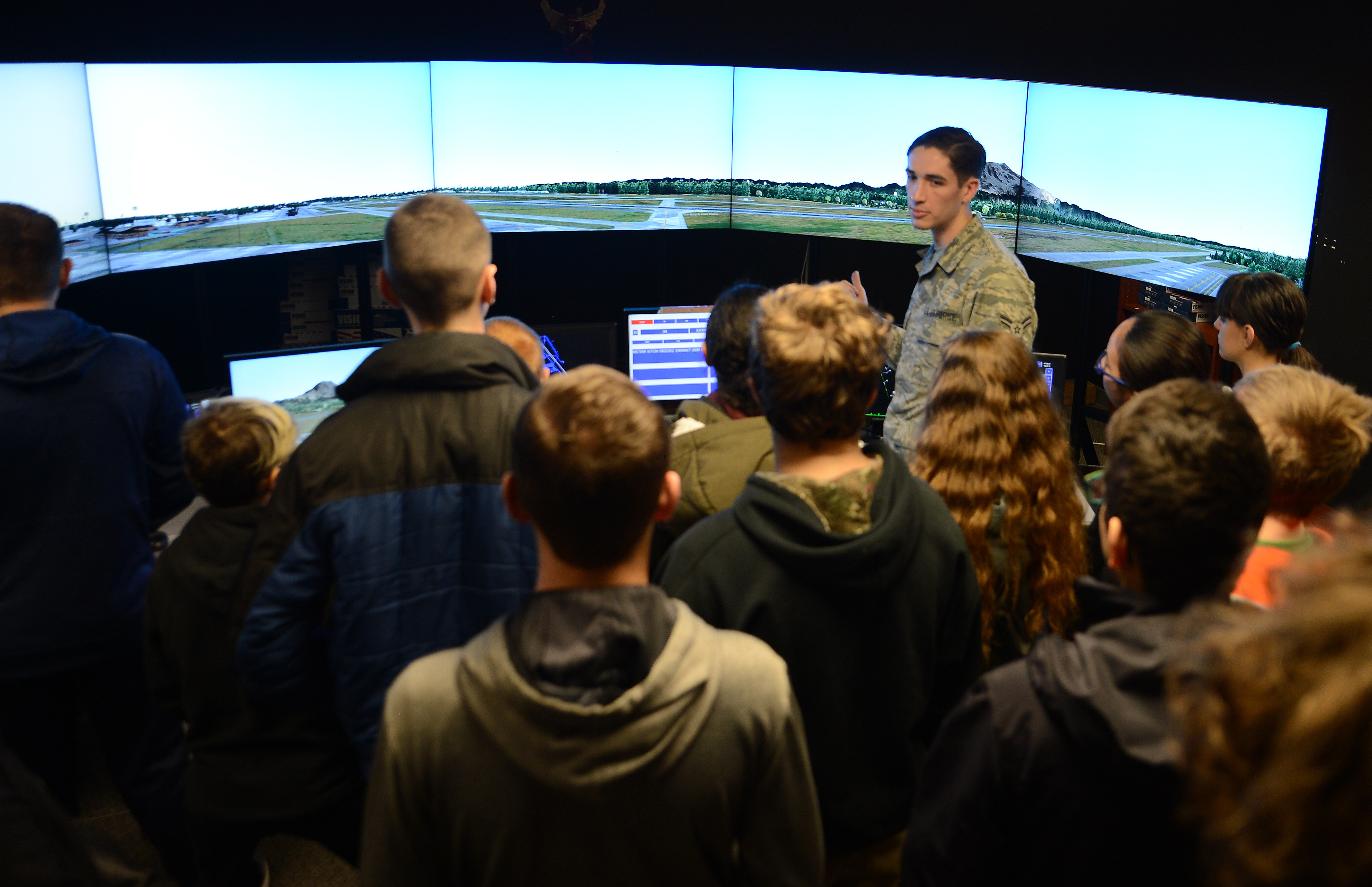 McChord host STEM event for local school > Team McChord > Article Display