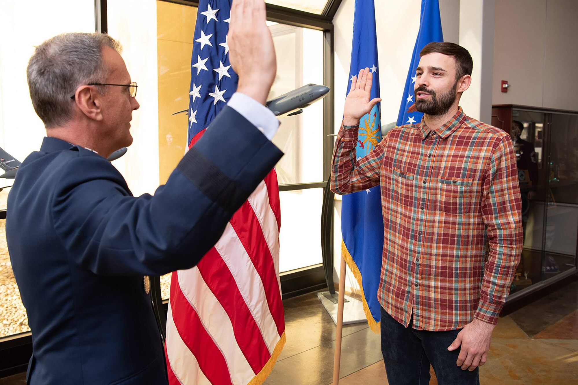 Maj. Gen. Randall Ogden, 4th Air Force commander, enlists soon-to-be Airman 1st Class Anthony Molina at Travis Air Force Base, California, Dec. 14, 2018.