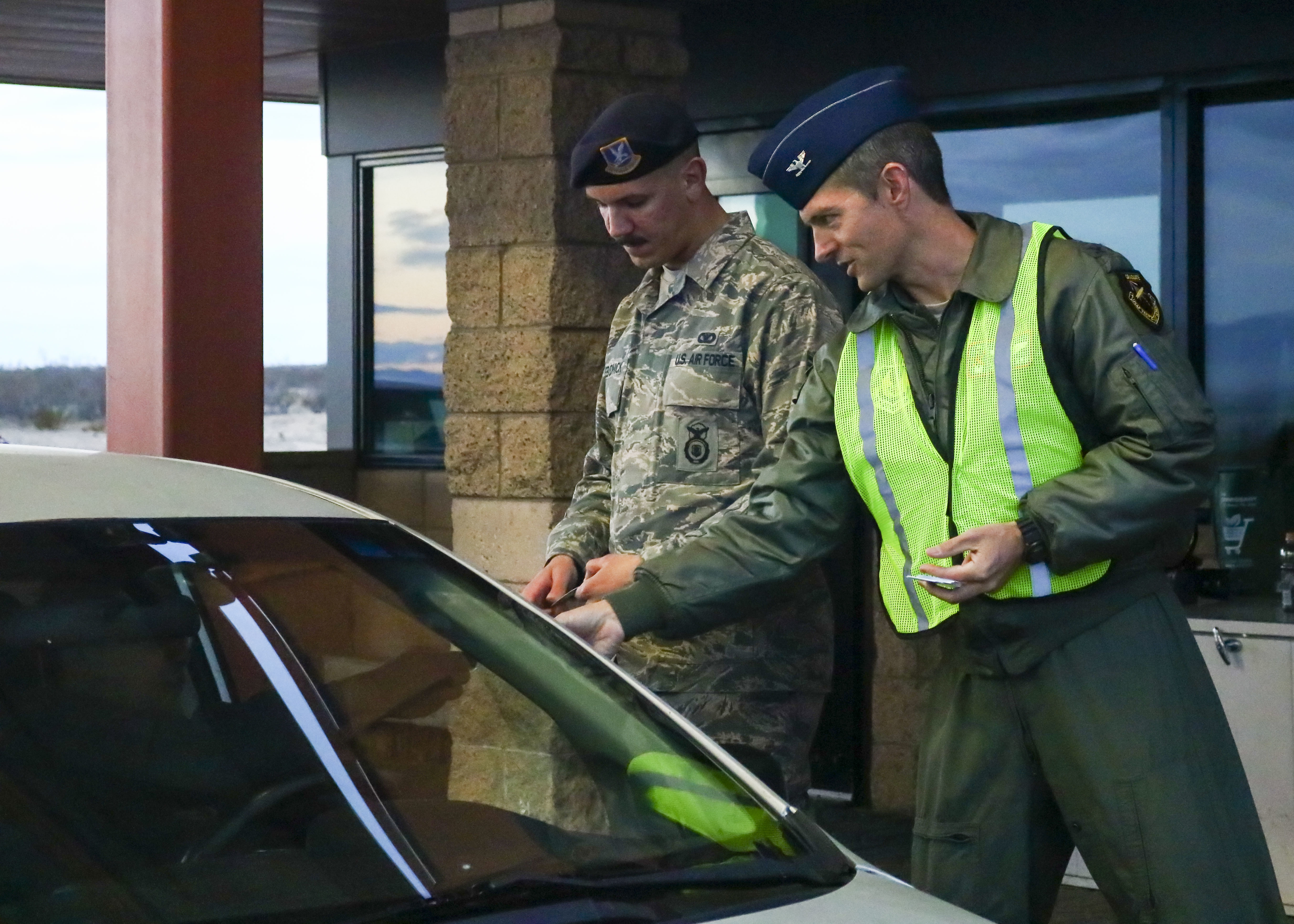 Commanders greet Team Edwards at base gates > Edwards Air Force Base > News