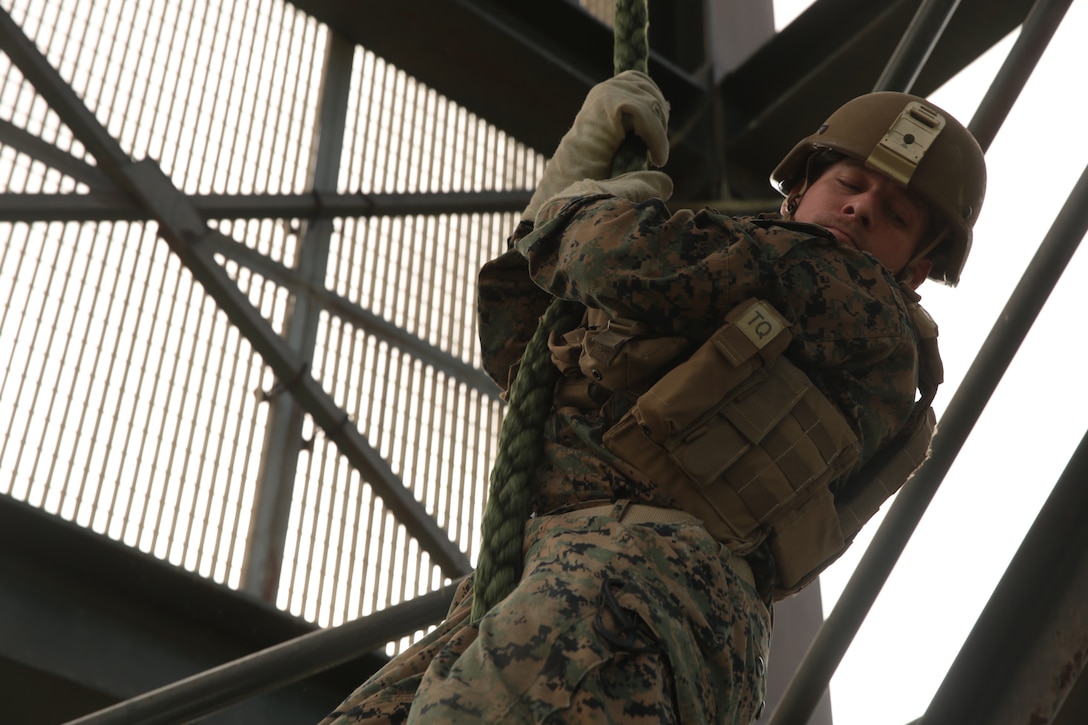 A U.S. Marine with Special Purpose Marine Air-Ground Task Force- Crisis Response- Africa (SPMAGTF-CR-AF) 19.1 Ground Combat Element runs fast rope drills in Sicily, Italy, Nov. 22, 2018