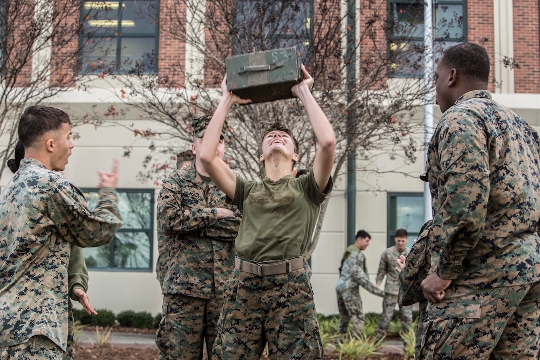 Lance Cpl. Alexis Snaidman, an administrative clerk with G-1, Installation Personnel Administration Center, Marine Forces Reserve, performs ammo can lifts during the Combat Fitness Test at Marine Corps Support Facility New Orleans, Dec. 14, 2018. The CFT assesses a Marine’s strength, stamina, agility and coordination through combat related tasks. (U.S. Marine Corps photo by Cpl. Tessa D. Watts)