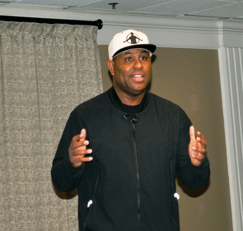 Acclaimed speaker Dr. Eric Thomas motivates Airmen > Tinker Air Force