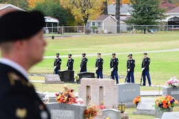 FORT KNOX, Ky. - Soldiers from the 1st Theater Sustainment Command funeral detail firing squad stand ready to receive commands to fire their weapons, Nov. 5. The Soldiers gave full military honors to deceased Lt. Gen. Richard Lynch. (U.S. Army photos by Mr. Eric Pilgrim)