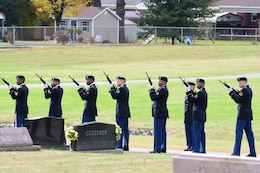 FORT KNOX, Ky. - Soldiers from the 1st Theater Sustainment Command funeral detail firing squad stand ready to fire their weapons, Nov. 5. The Soldiers gave full military honors to deceased Lt. Gen. Richard Lynch. (U.S. Army photos by Mr. Eric Pilgrim)