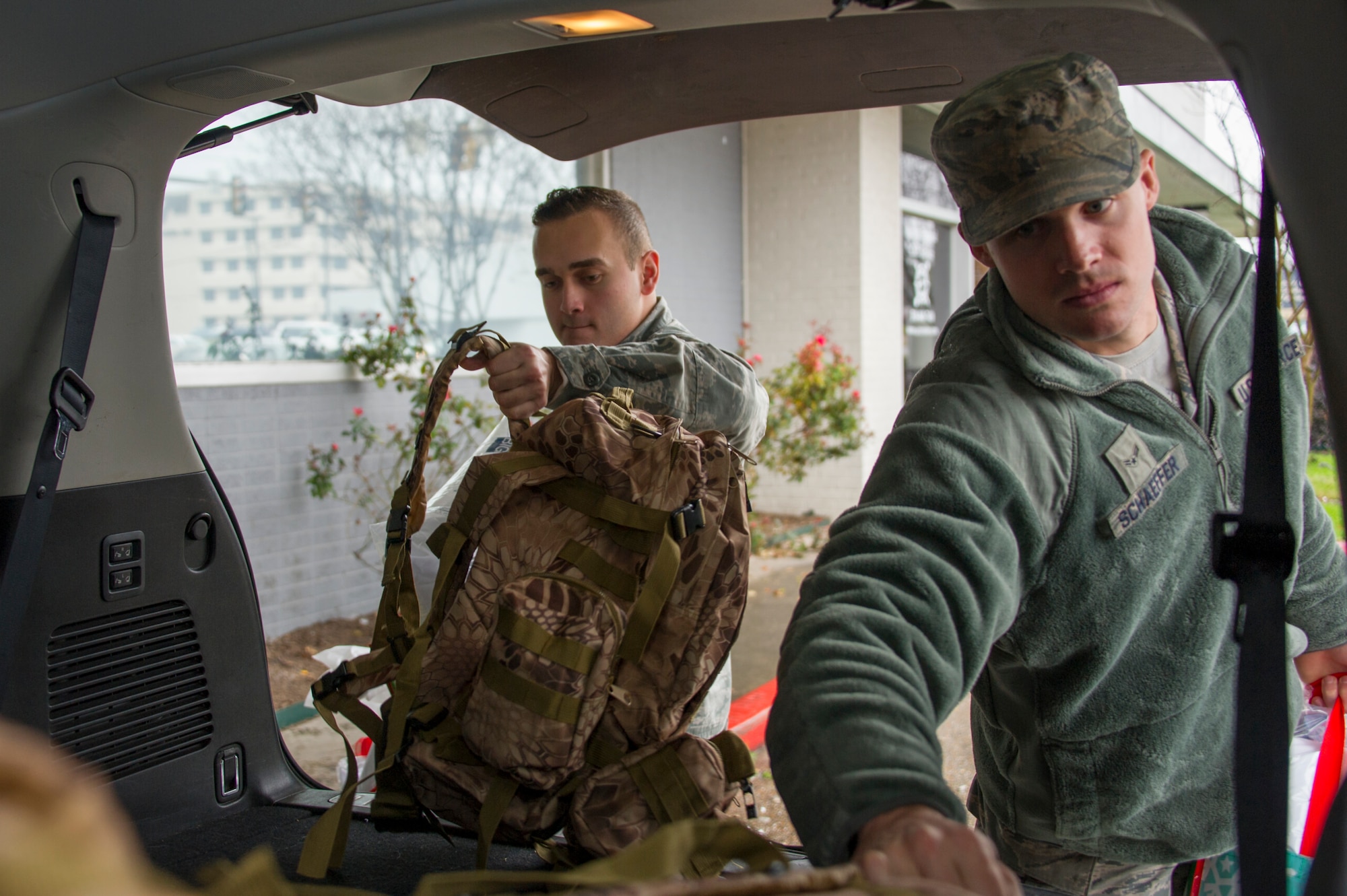 Reserve Citizen and active-duty Airmen from Barksdale Air Force Base along with members of Volunteers of America North Louisiana brought gifts and prepared a meal for a Christmas party at the Safe Haven shelter for homeless veterans, in Shreveport, Louisiana, December 19, 2018. (U.S. Air Force photo by Airman 1st Class Maxwell Daigle)