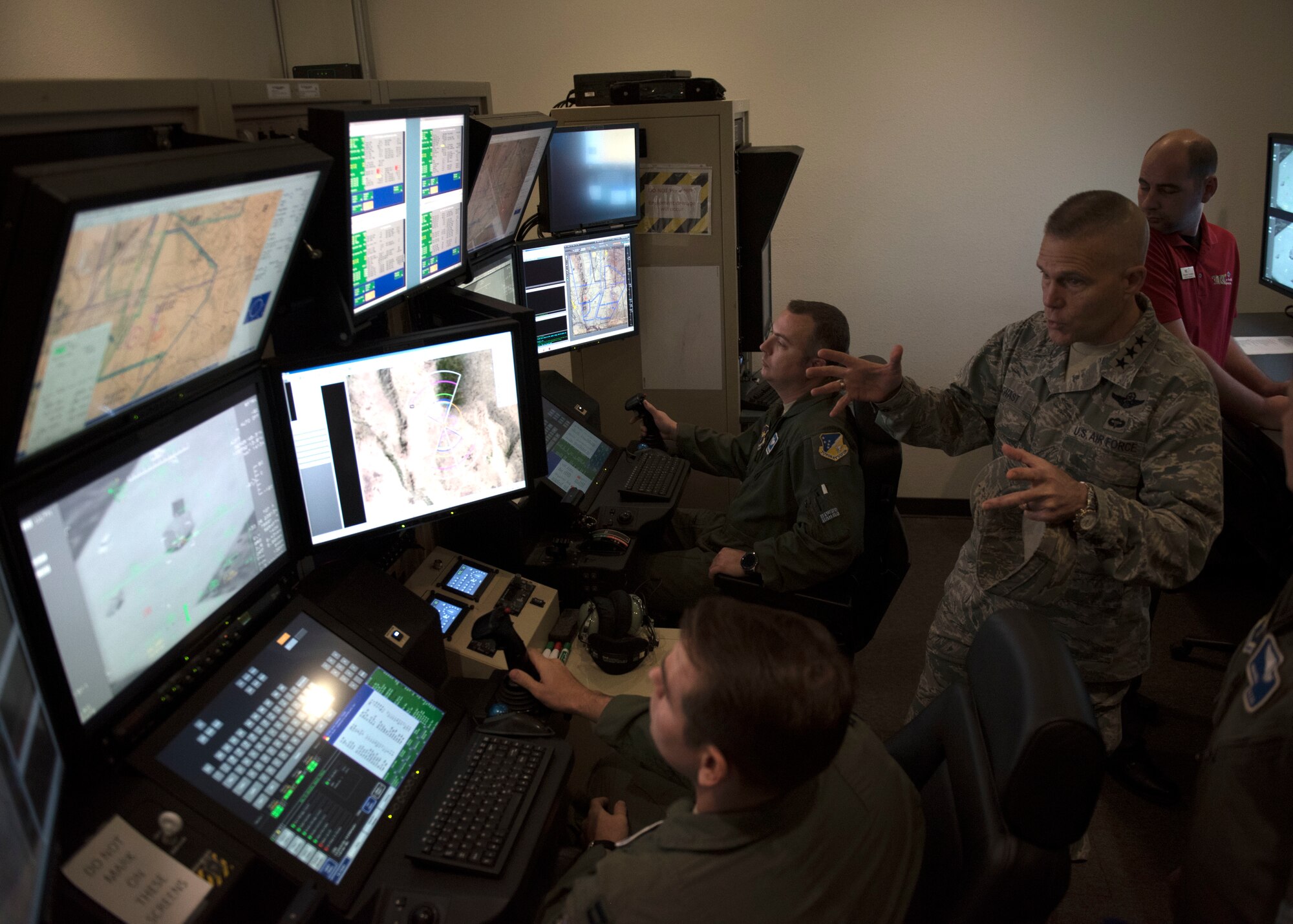 Lt. Gen Steve Kwast tours Holloman AFB