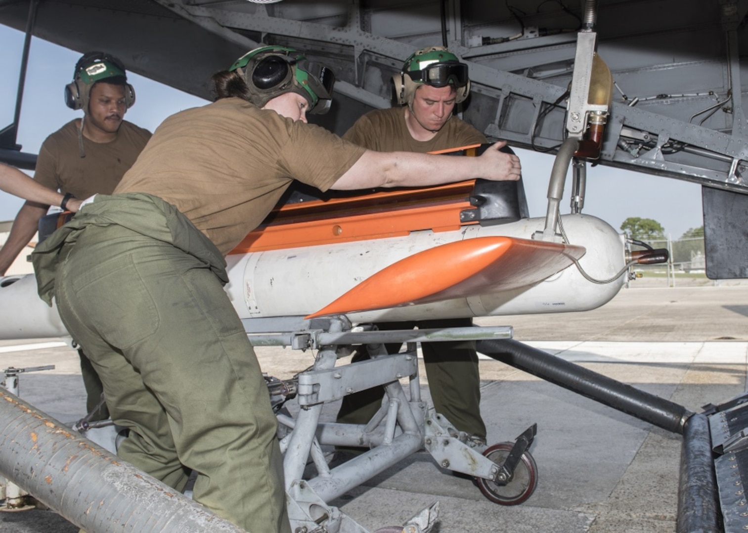 Members of Helicopter Mine Countermeasures (MCM) Squadron 15 position the AN/AQS-24C Mine Detecting Set to ready it for loading aboard the MH-53E Sea Dragon MCM helicopter for at-sea testing in the Gulf Test Range June 3, 2018. U.S. Navy photo by Ron Newsome.